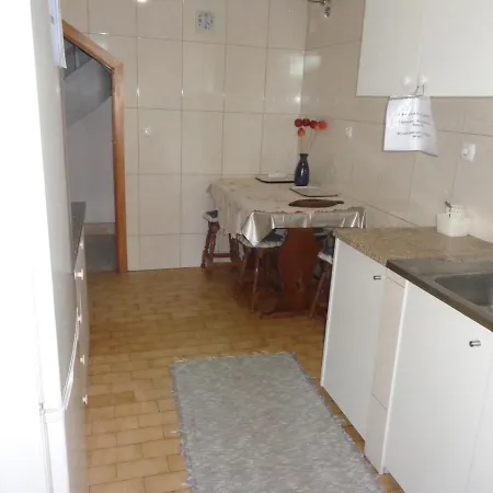 بيت ضيافة Portuense Local 2*
